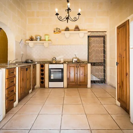 3 Bedroom With Private Pool And Views