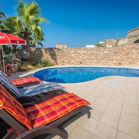 3 Bedroom With Private Pool And Views