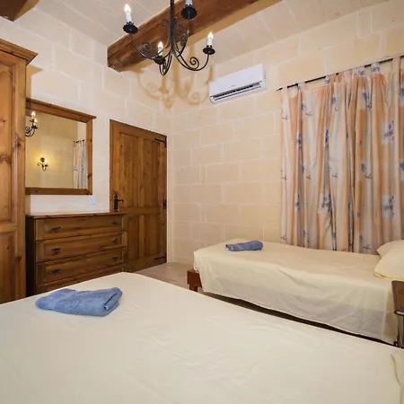3 Bedroom With Private Pool And Views