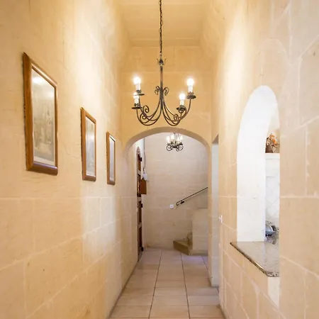 3 Bedroom With Private Pool And Views Nadur