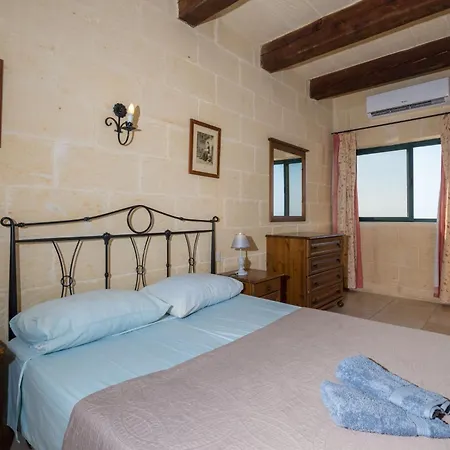 Casa vacanze 3 Bedroom With Private Pool And Views Nadur