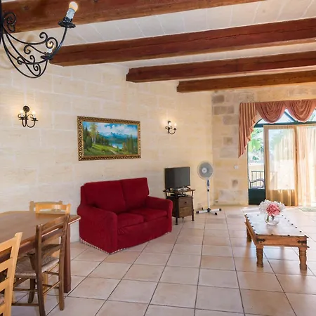 3 Bedroom With Private Pool And Views Nadur