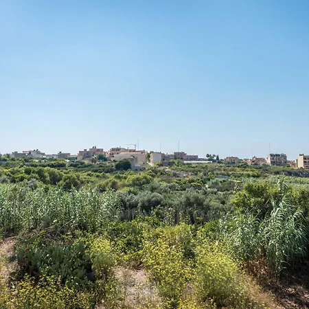 3 Bedroom With Private Pool And Views Nadur